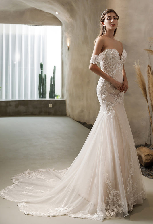 Ariel 2524: Sweetheart Fit and Flare Lace Wedding Dress